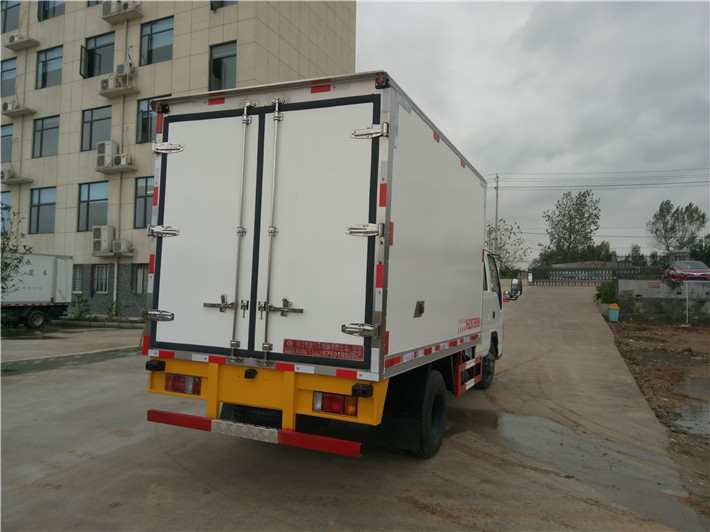 庆铃五十铃双排冷藏车(厢长3.15米)图片5