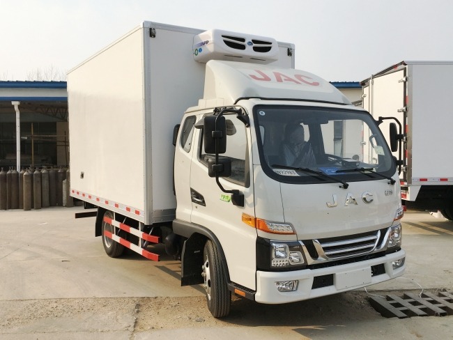 江淮骏铃V5一排半冷藏车(厢长3.7米)图片4