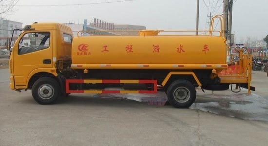 东风多利卡洒水车