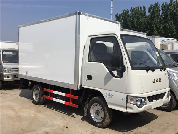 汽油版江淮康铃冷藏车(厢长3.1米)