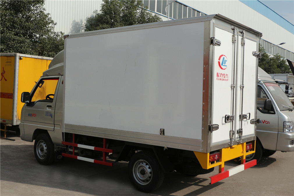 福田驭菱后双轮小型冷藏车(厢长2.9米)图片2