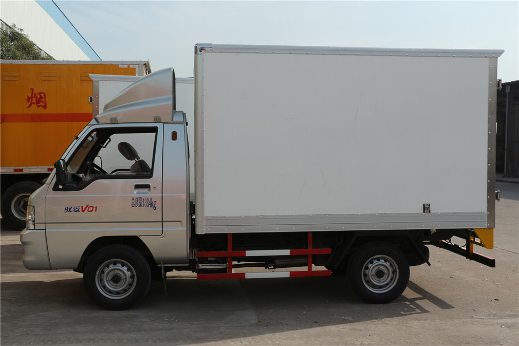 福田驭菱后双轮小型冷藏车(厢长2.9米)图片3