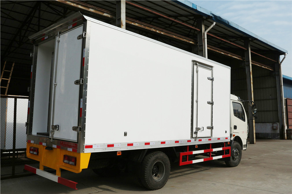东风多利卡冷藏车(厢长5.2米)图片4