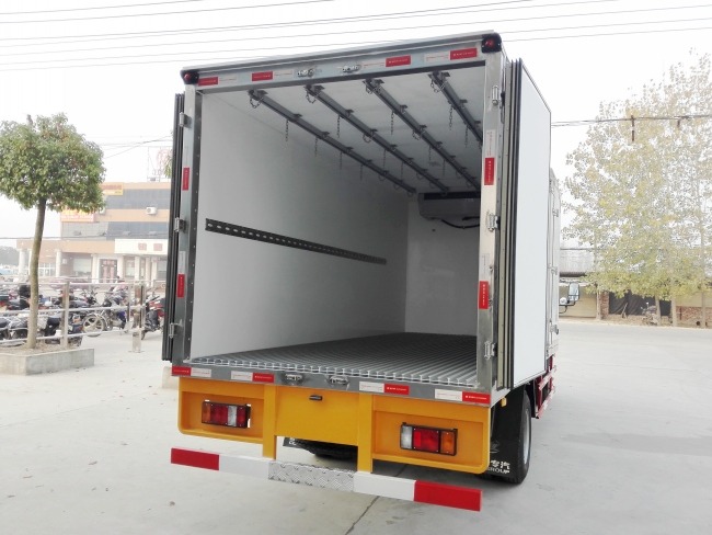 五十铃600P排半冷藏车(厢长4.6米)图片5