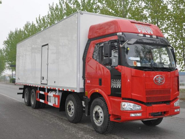 解放前四后八冷藏车（厢长9.6米）图片2