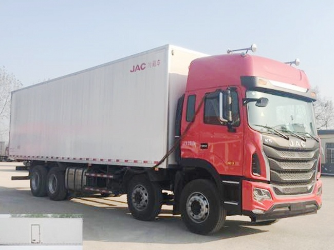 江淮格尔发前四后八冷藏车（厢长9.6米)图片4