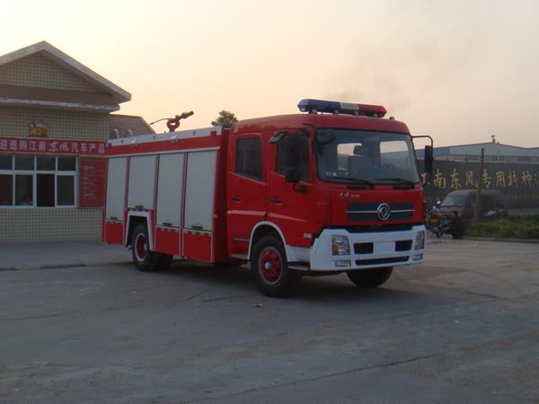 4吨东风牌泡沫消防车