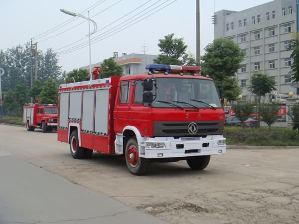 东风牌四吨泡沫消防车