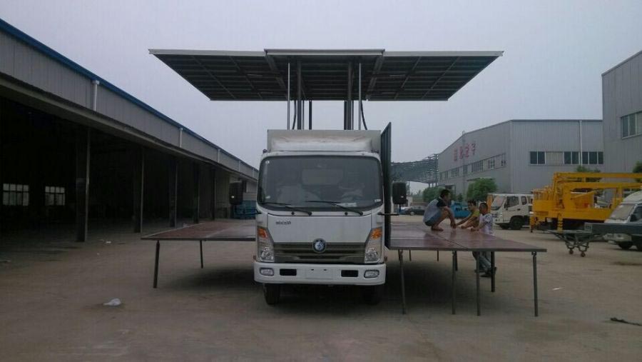 重汽王牌舞台车(两面展开)
