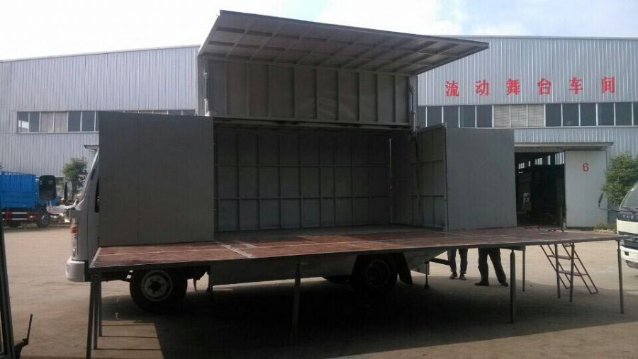 重汽王牌舞台车(侧面展开)