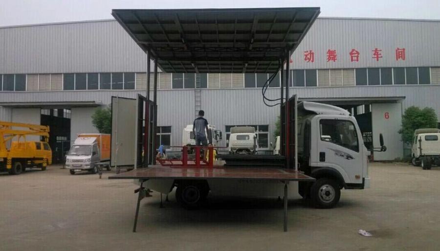 重汽王牌舞台车(两面展开)
