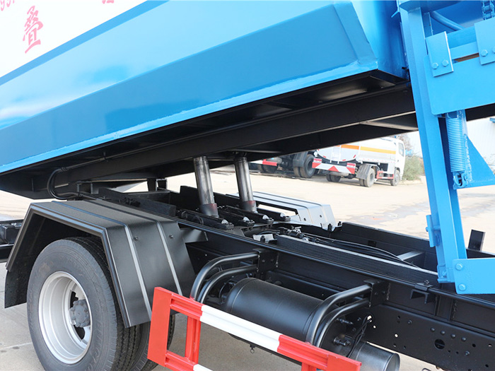 5方东风多利卡自装卸式垃圾车图片4