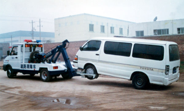 清障救援车拖面包车