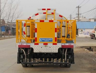 国四东风福瑞卡双排座沥青洒布车