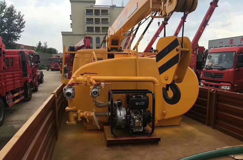 东风多利卡3.5吨随车吊带洒水车图片4