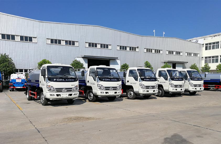 特价5.5万 5吨福田洒水车
