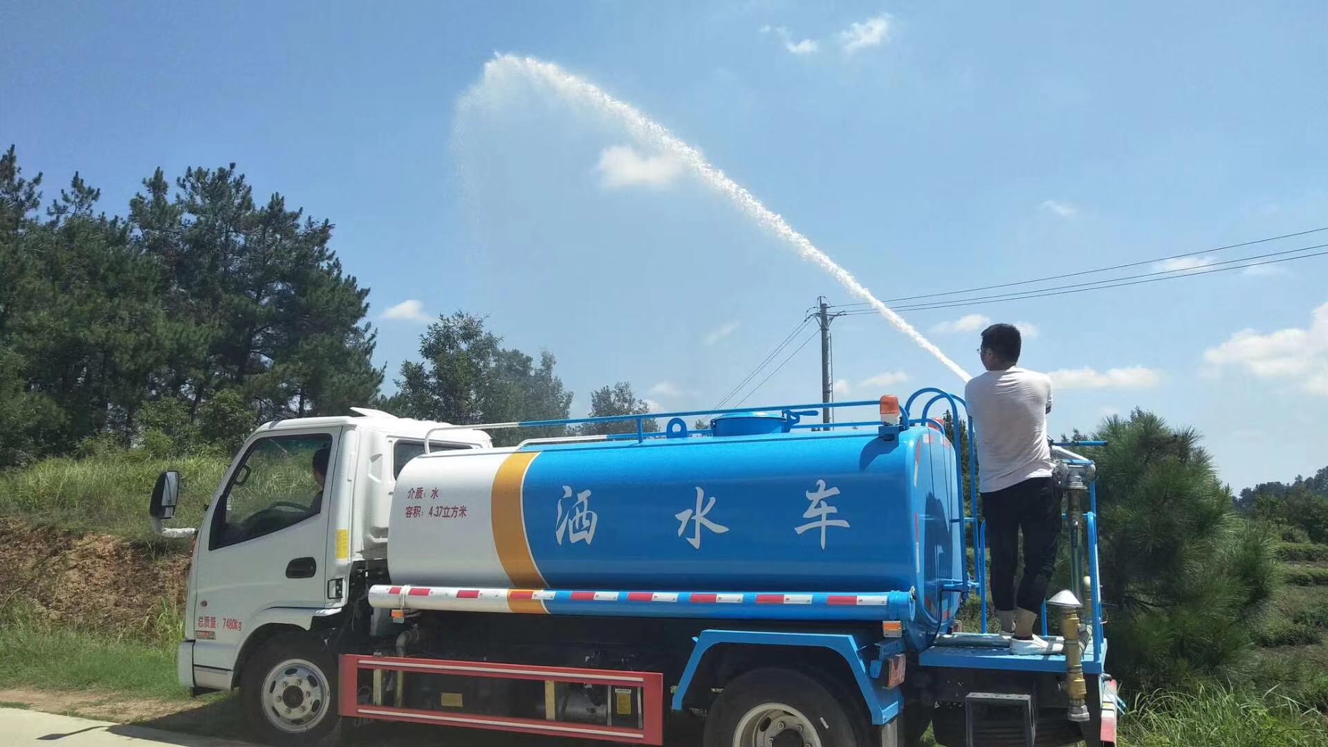 5方凯马洒水车图片4