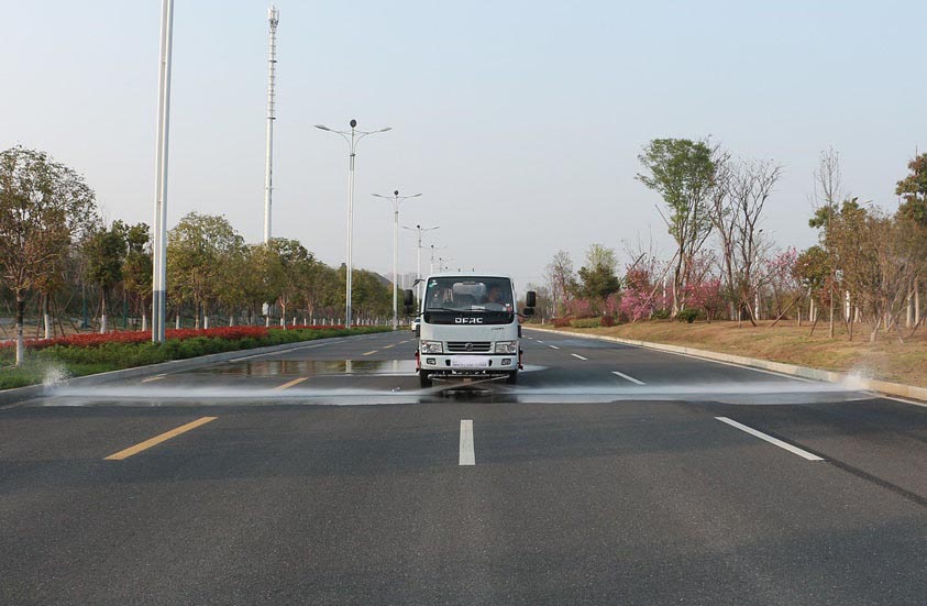 蓝牌2方东风绿化洒水车