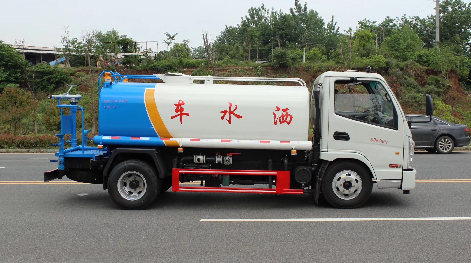 5方凯马洒水车图片3