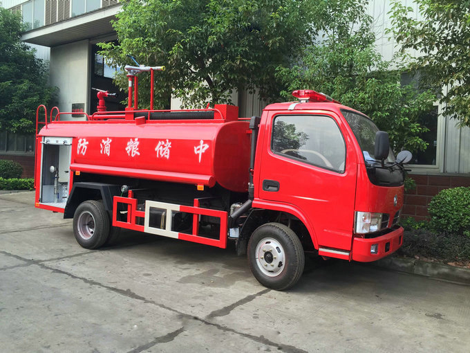 东风多利卡4吨消防洒水车图片2