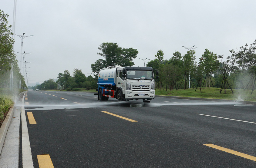 现车 东风145（8-12吨）洒水车前冲功能演示